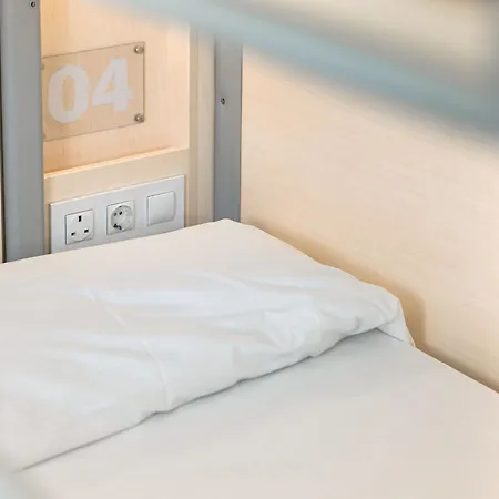 呃班尼巴塞罗那旅馆 *