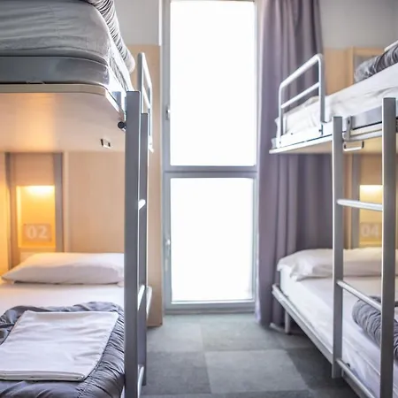 أورباني هوستال بيت شباب *