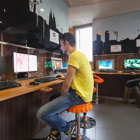 بيت شباب أورباني هوستال