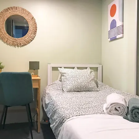 呃班尼巴塞罗那旅馆 *