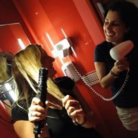 بيت شباب أورباني هوستال برشلونة