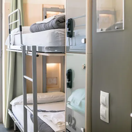 أورباني هوستال بيت شباب برشلونة